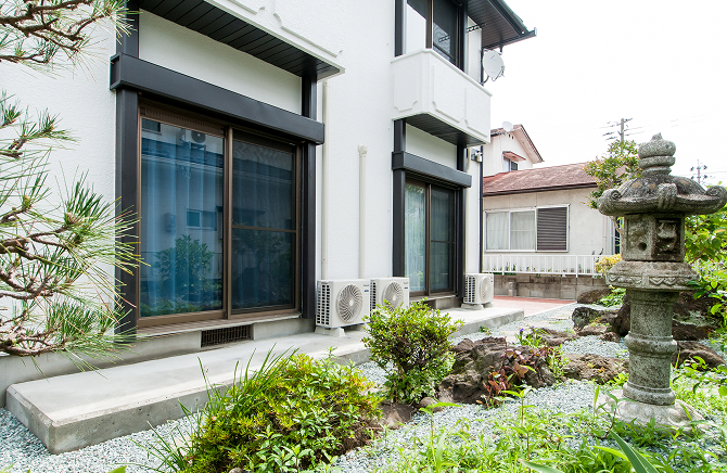 エン・ジュ（外庭）